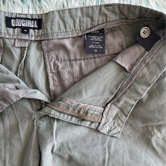 Nicole Miller Original Shorts, Size 14 - Picture 2 of 10